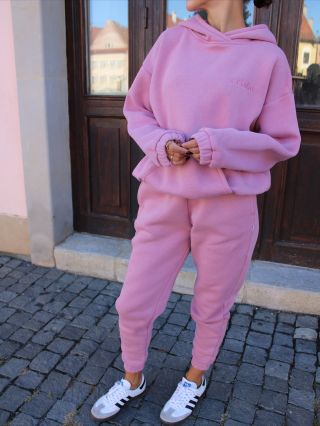 jeseň farebne v teplákovke ROSE🌸 • na fotke mikina XS/S, tepláky XS, výška 160 cm #crisbe