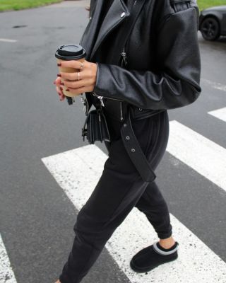 ootd: black on black🕷️🖤 • tepláky black, xs, 160 cm #crisbe #streetwear #teplaky