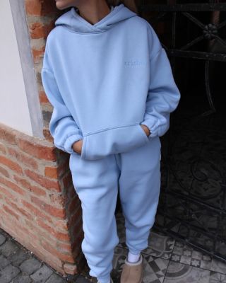 baby blue crisbe teplákovka🩵🦋🫧🌊 oversized strih & tepláky prispôsobené presne na výšku, čo viac? 🪄 ..o pohodlný outfit na...
