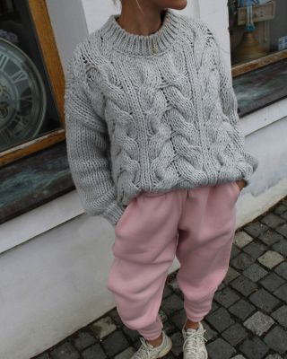 OOTD: candy cloud & oversized sweater🍬 na fotke tepláky vo veľkosti XS, pre viac oversize efekt, ako aj na fotke, tak...